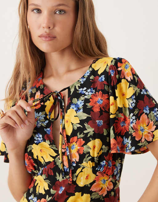 Nobody's Child Anna flutter sleeve midi dress in bright floral, 3 of 4