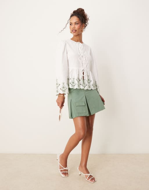 Nobody's Child Aramis Blusa bianca ricamata ASOS