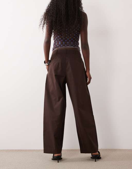 Nobody's Child - Artie - Pantalones capri marrones de pernera barrel con pinzas de sarga, 4 de 5