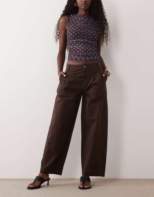 Nobody's Child - Artie - Pantalones capri marrones de pernera barrel con pinzas de sarga, 5 de 5