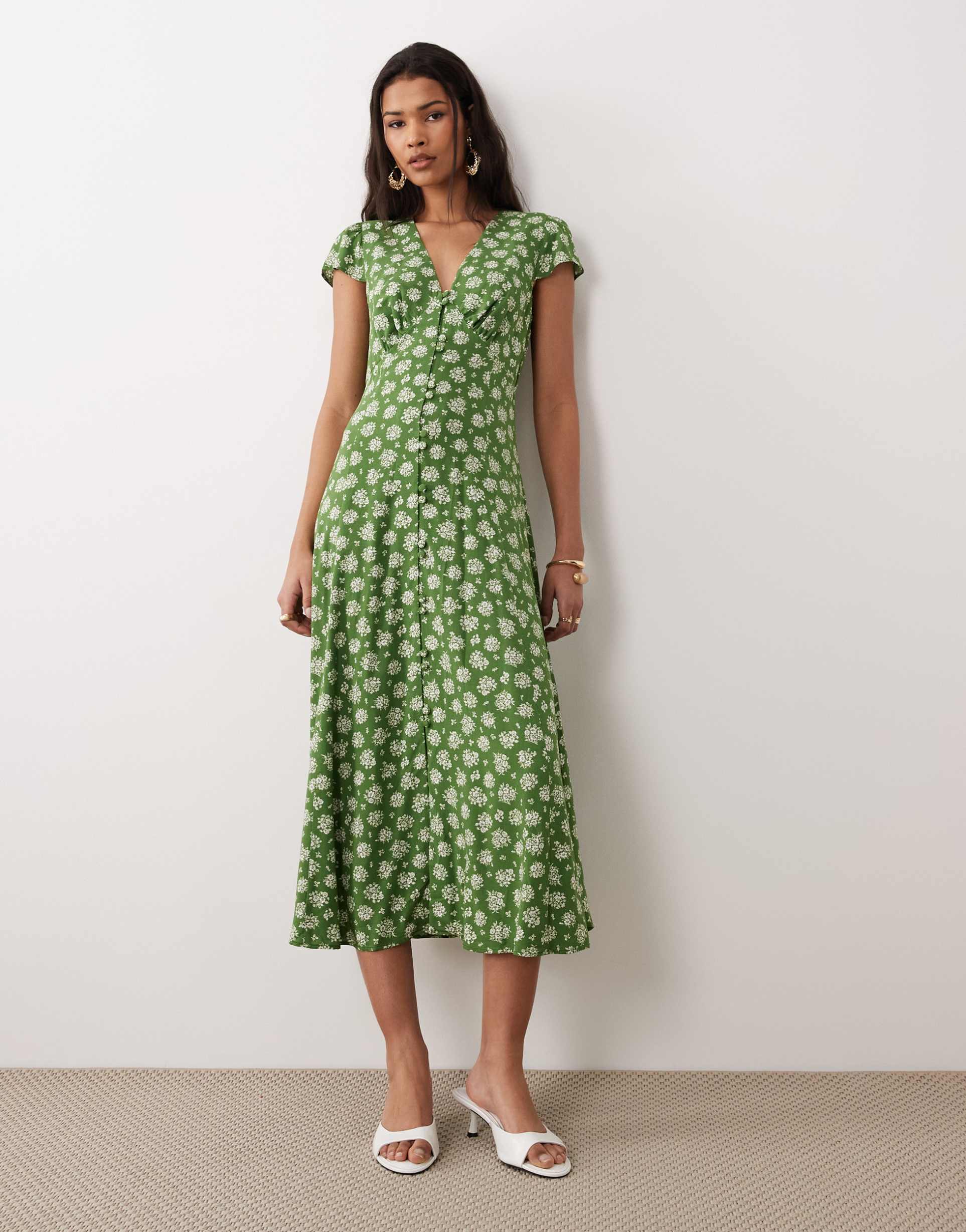 nobody's child avery v-neck cap sleeve midi dress in green floral