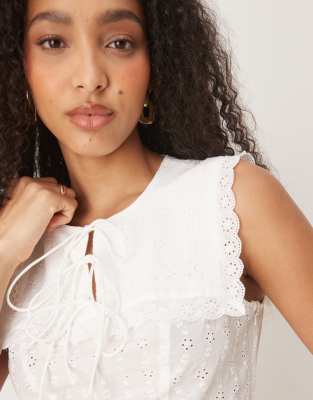 Nobody's Child Bella square collar detail top in white