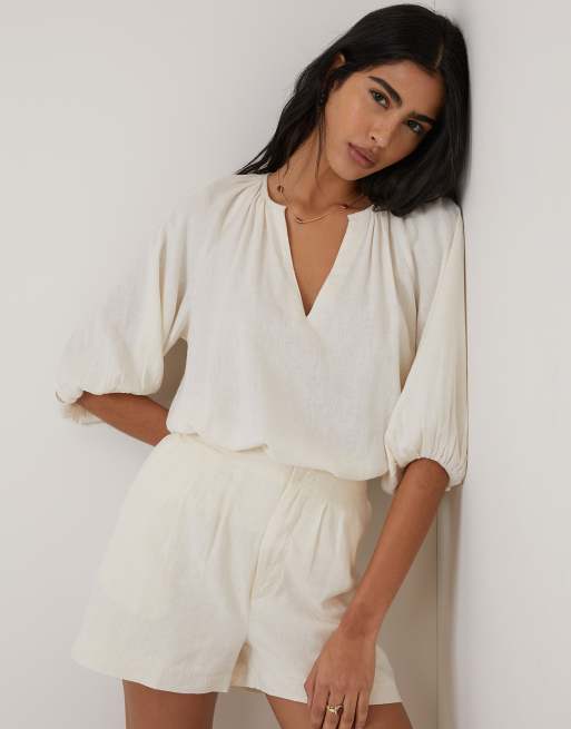 Nobody's Child – Belle – Gräddvit blus i linnemix med v-ringning, del av set, 3 av 4