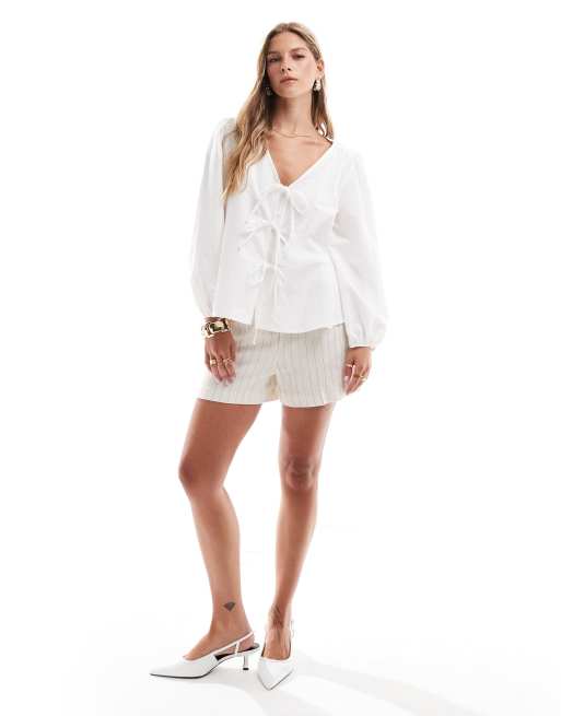 Nobody's Child – Bernadetta – Langärmlige Bluse in Weiß mit Bindedetails, 2 von 4