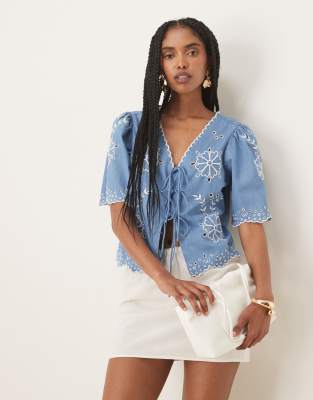 Nobody's Child - Besticktes Jeansoberteil in Vintage-Waschung mit Bindedetail-Blau