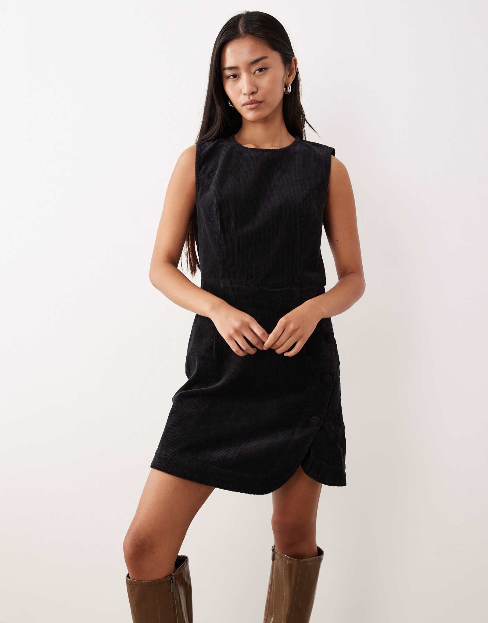 Черное мини-платье из березового вельвета без рукавов с асимметричной отделкой на пуговицах Nobody's Child черного цвета