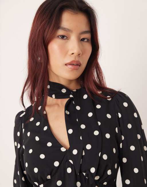 Nobody's Child - Blouse à pois avec encolure nouée - Bleu marine, 4 de 4