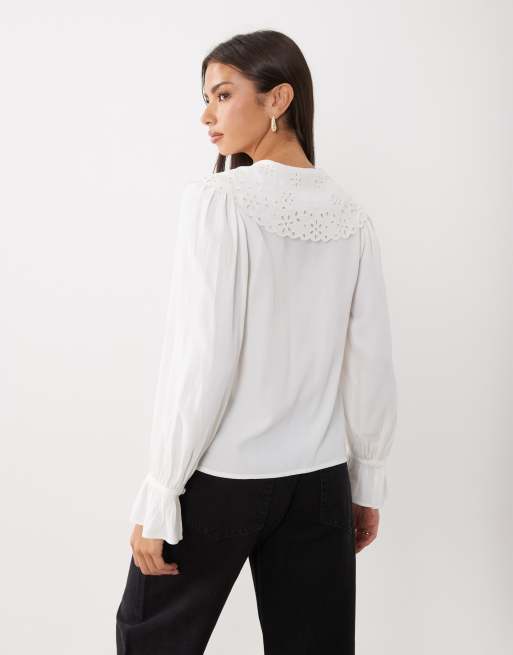 Nobody's Child blouse blanche oversize à col en dentelle ajourée et manches à volants, 4 de 4