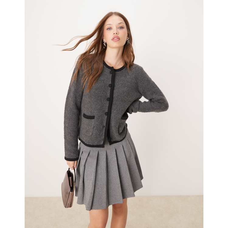 207332678-1-grey?$n_750w$&wid=