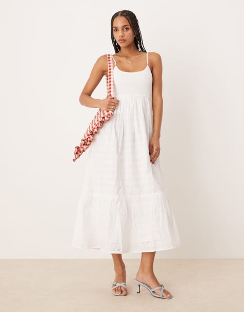 Nobody's Child – Briar – Vit midiklänning med axelband i broderie anglaise - view 1