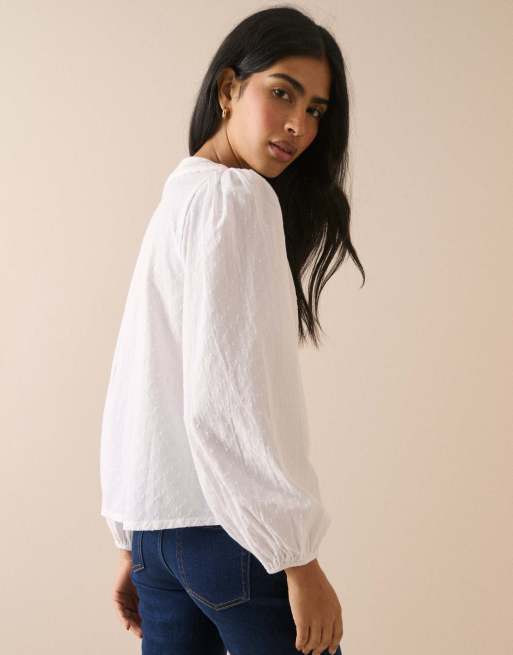 Nobody's Child Broderie anglaise peter pan collar blouse in white, 4 of 5