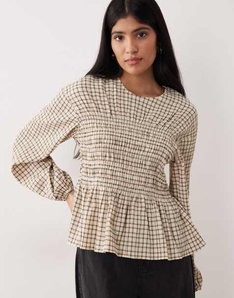 Nobody's Child - Charlize - Geruite gesmokte peplum top in crème - view 1