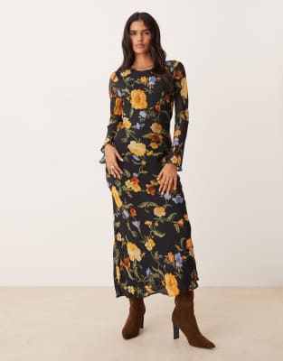 Nobody's Child - Clarissa - Midikleid in Schwarz mit Blumenmuster und ausgestellten Ärmeln