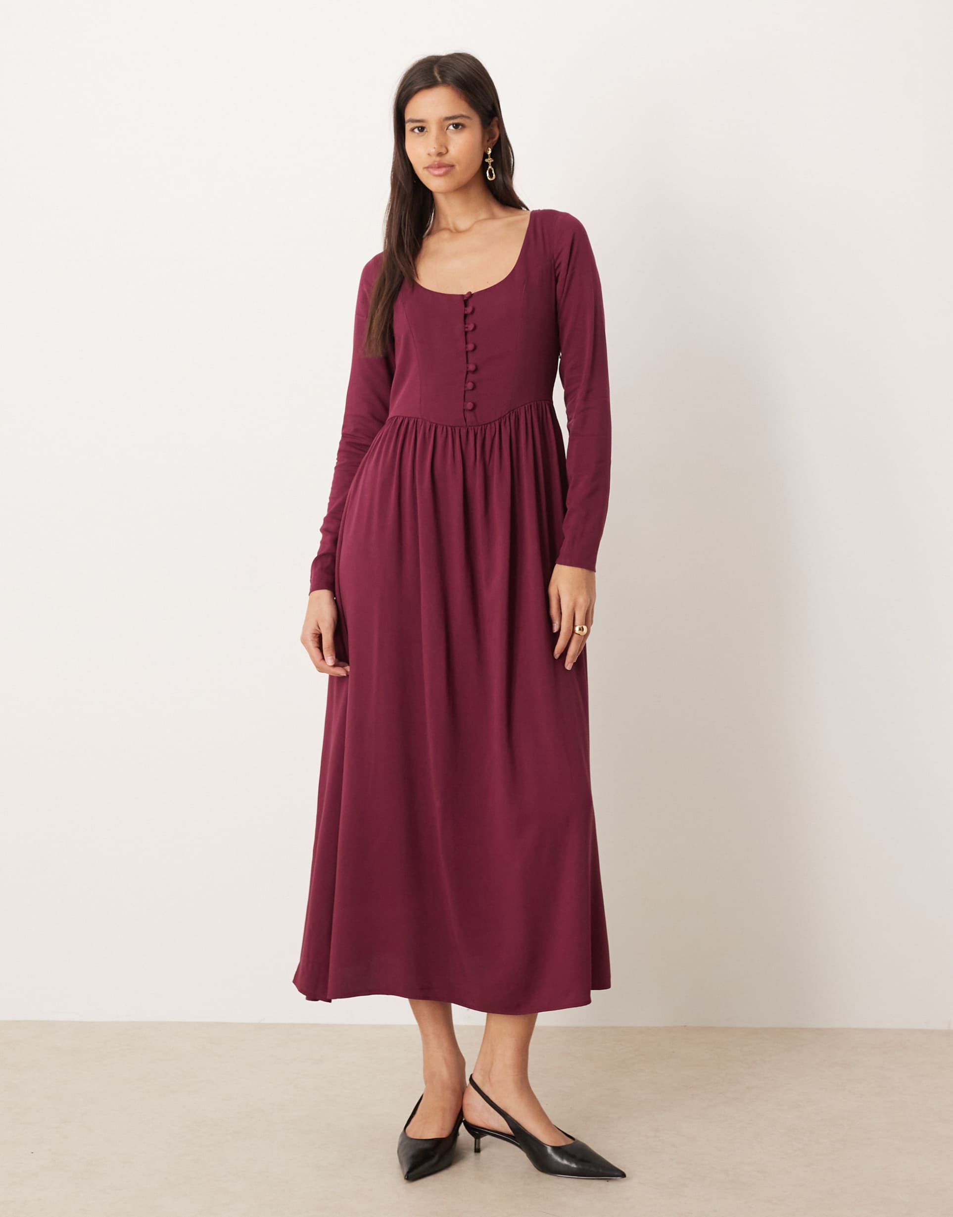 nobody's child cora scoop neck button detailing midaxi dress in burgundy