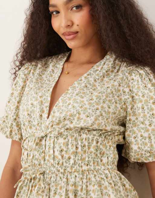 Nobody's Child Cordellia puff sleeve crop top in yellow ditsy, 3 of 4