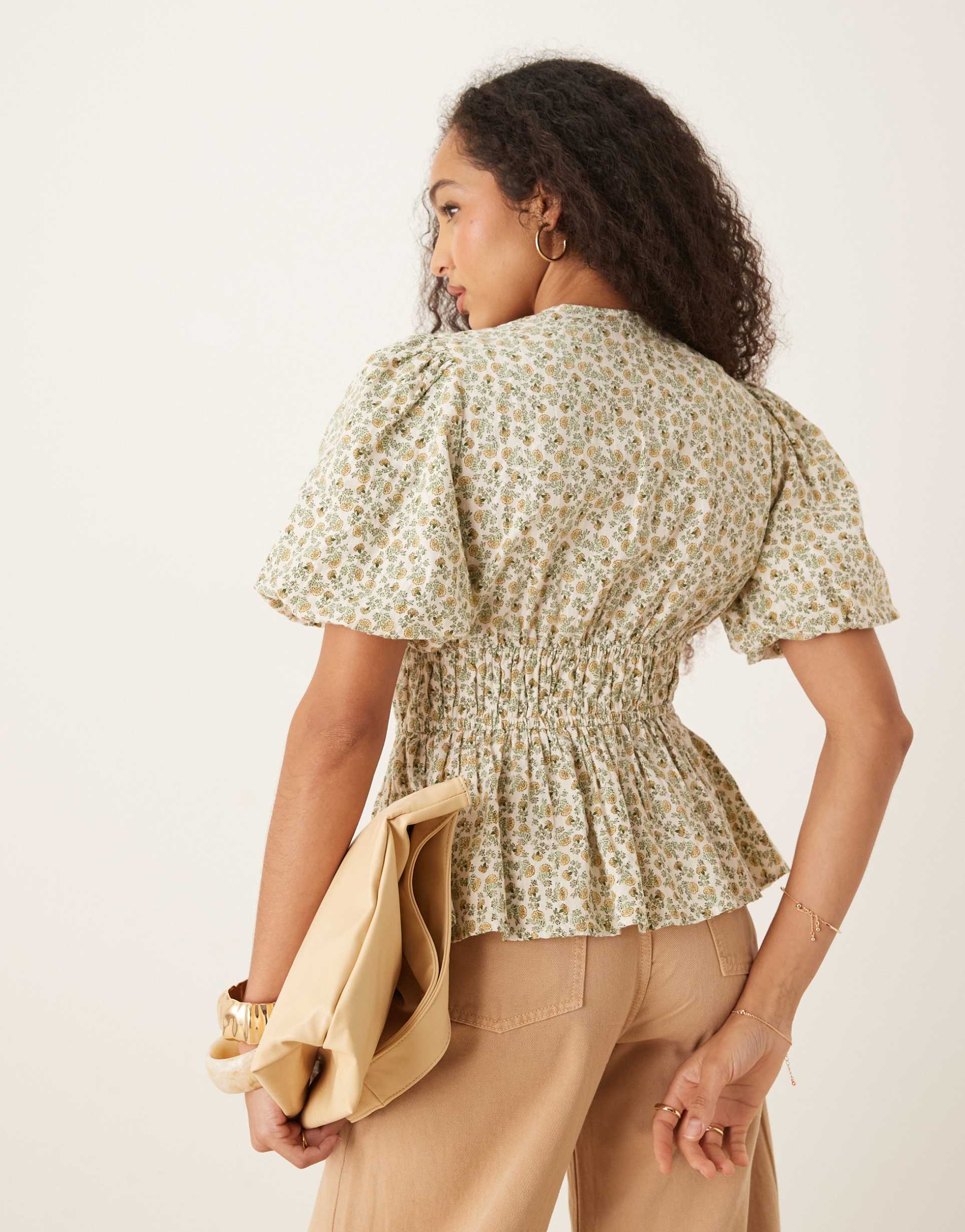 nobody's child cordellia puff sleeve crop top in yellow floral