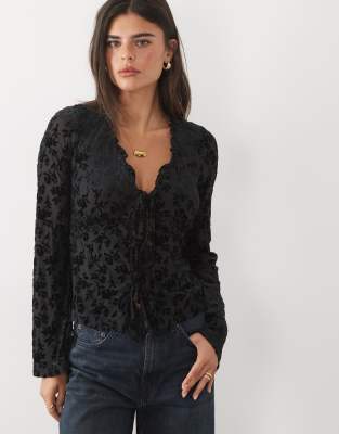Nobody's Child Devoure V-neck Devoure Long Sleeve Top In Black