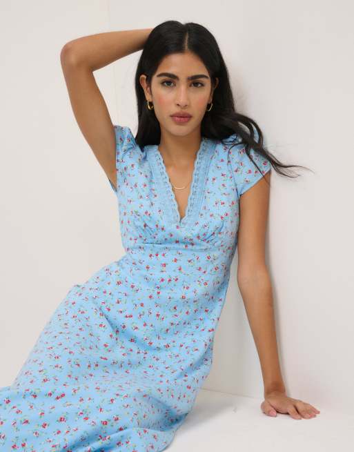 Nobody's Child Ditsy floral kacey midi dress in blue, 2 of 4