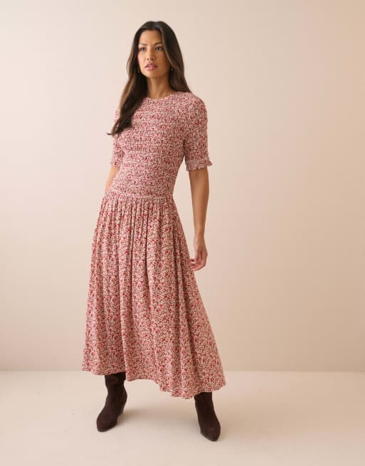 Nobody's Child Ditsy floral shirred shay midi dress in multi, 4 of 5