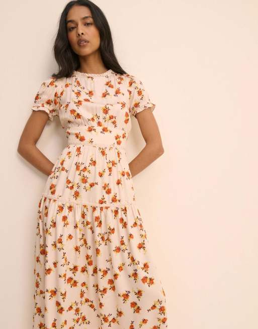 Nobody's Child Ditsy floral tiered dara midi dress in cream, 2 of 5