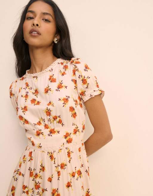 Nobody's Child Ditsy floral tiered dara midi dress in cream, 3 of 5