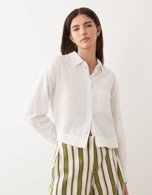 Nobody's Child Dune Cheesecloth Button Down Cropped Shirt In White