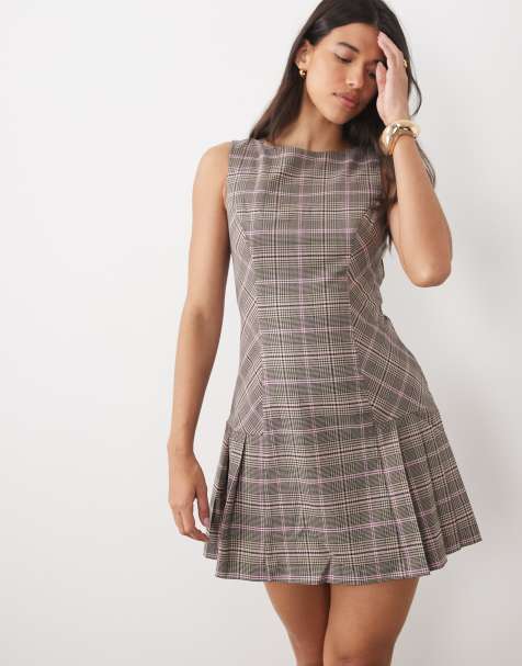 Nobody's Child – Elegantes, ärmelloses, kurzes Pinafore-Kleid mit rosa Karomuster und Faltenrock - view 1