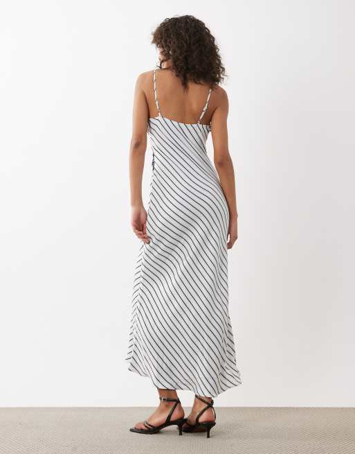 Nobody's Child – Emerson – Gestreiftes Maxi-Trägerkleid aus Satin in Weiß mit Spitze, 3 von 4