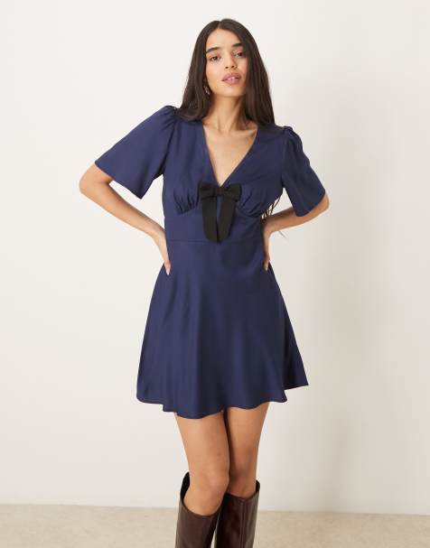 Nobody's Child - Faith - Nette mini-jurk met contrasterende strik in marineblauw - view 1