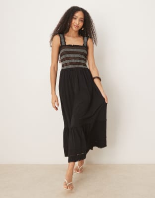 Nobody's Child - Fifi - Satin-Maxikleid in Schwarz mit gestreiftem Oberteil und eckigem Ausschnitt