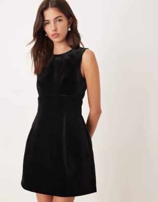 Nobody's Child - Gemini - Strukturiertes Samt-Minikleid in Schwarz mit A-Linien-Schnitt