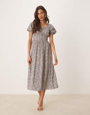 Nobody's Child - Geniveve - Midikleid im Milchmädchen-Stil in Creme mit Blümchenmuster-Weiß