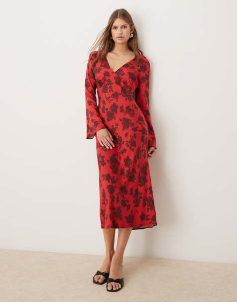 Nobody's Child – Josie – Midikleid in Rot mit Blumenmuster und V-Ausschnitt - view 1