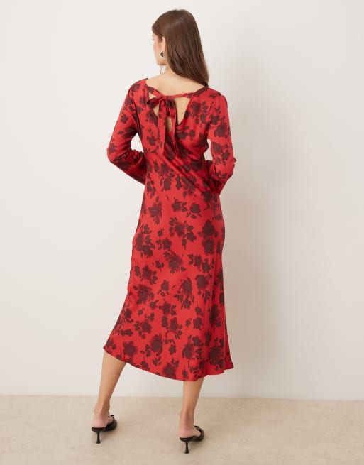 Nobody's Child – Josie – Midikleid in Rot mit Blumenmuster und V-Ausschnitt, 4 von 4