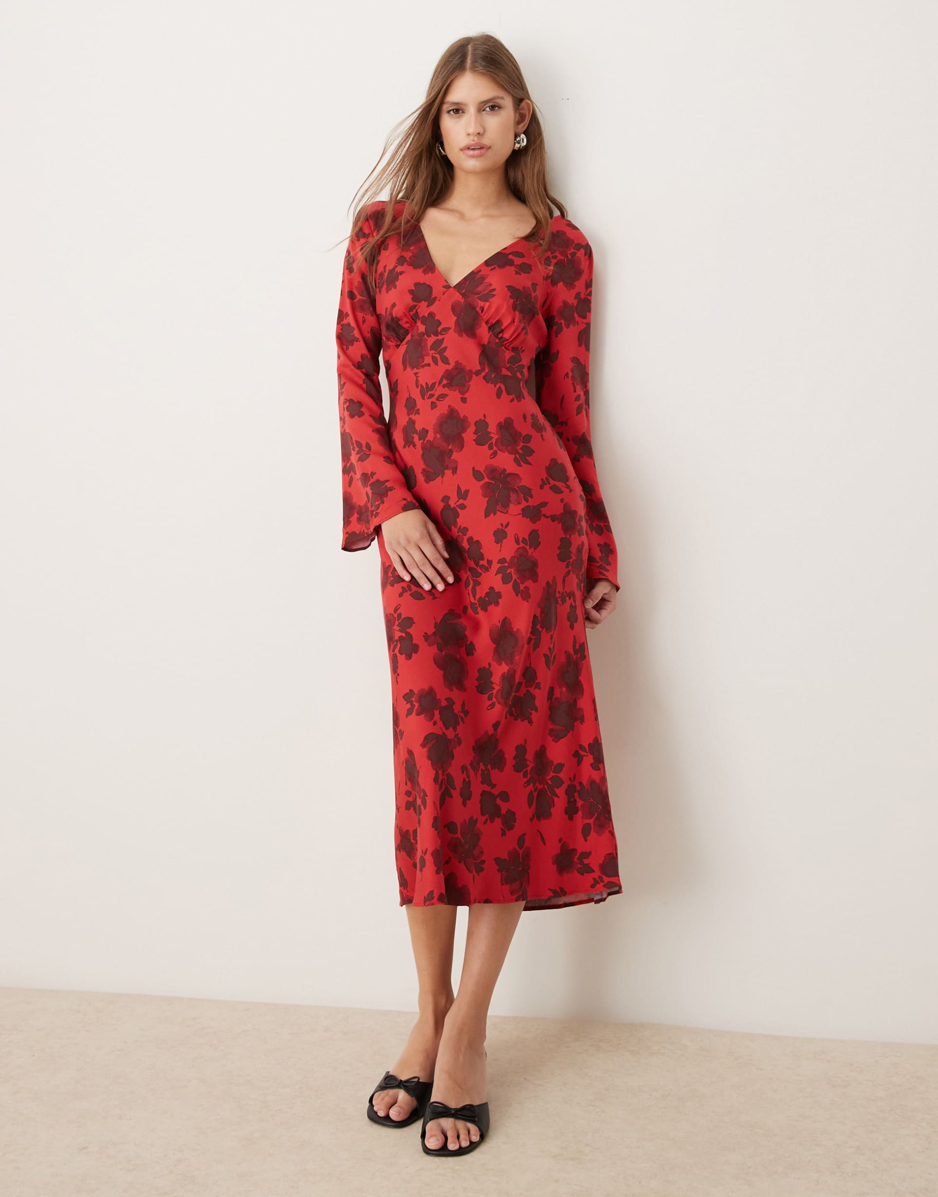 nobody's child josie v-neck midi dress in red floral