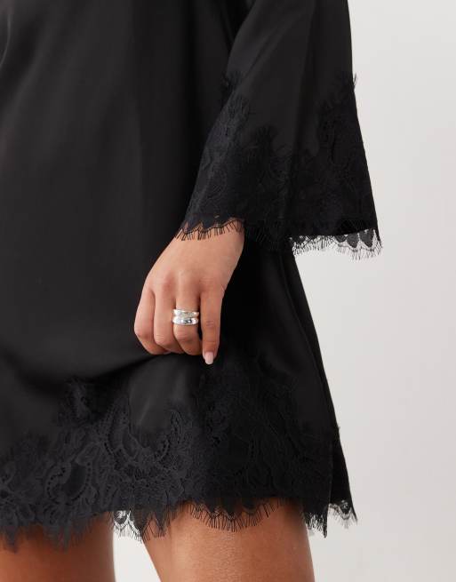 Nobody's Child Kamari Satin-Minikleid mit U-Boot-Ausschnitt und Spitzenbesatz in Schwarz, 3 von 4