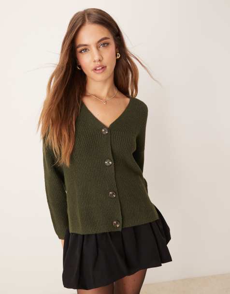 Nobody's Child – Kastig geschnittene Strickjacke in Khaki mit V-Ausschnitt und Knopfleiste - view 1