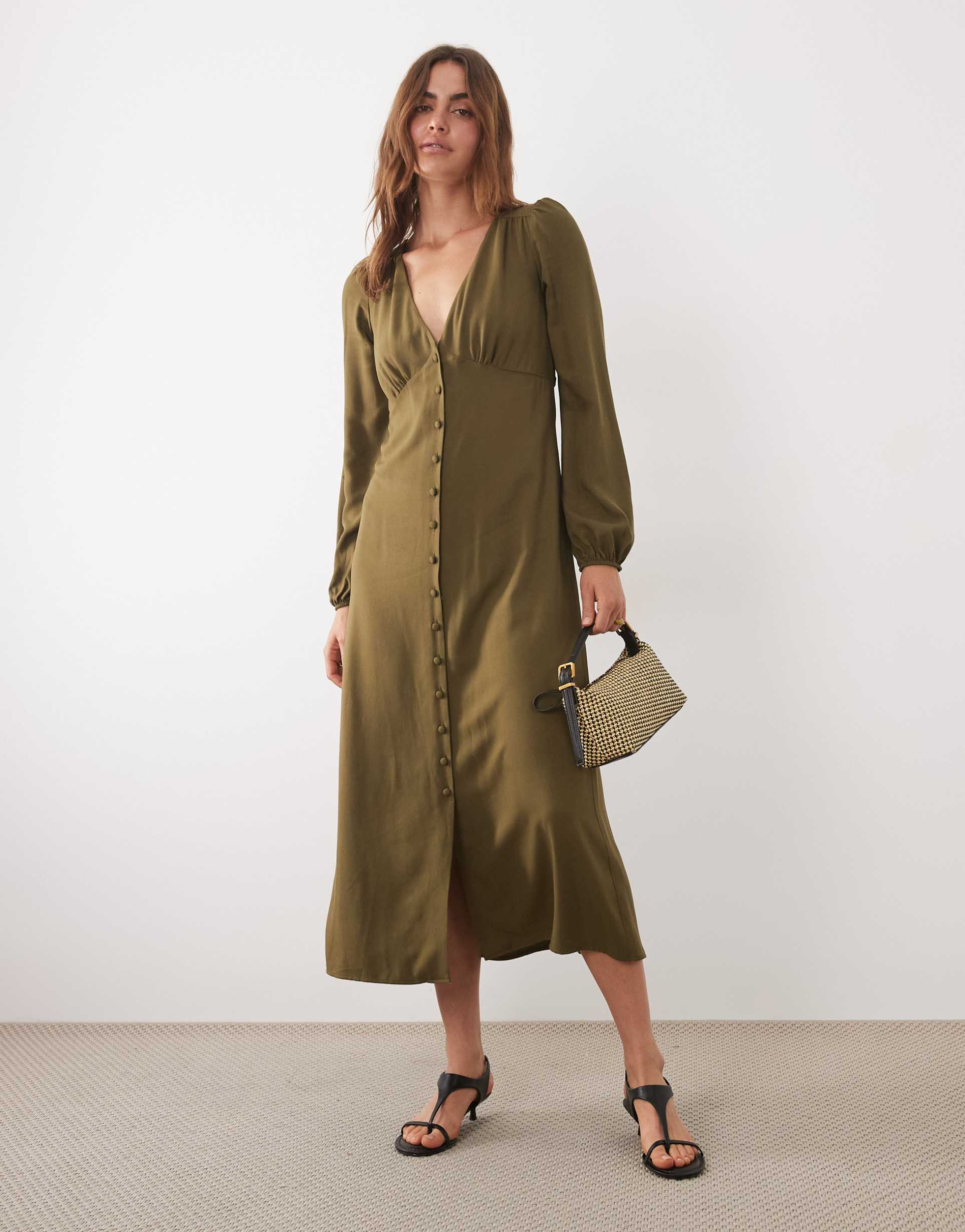 nobody's child kennedy v-neck balloon long sleeve button front midi dress in green
