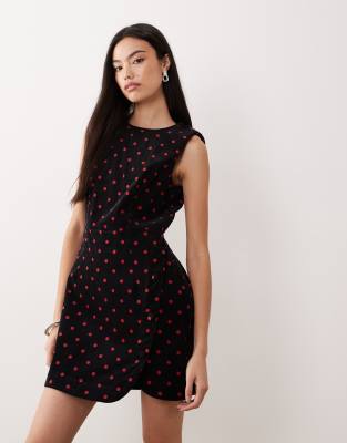 Nobody's Child - Kurzes Latzkleid aus Cord in Schwarz mit Punkten-Grün