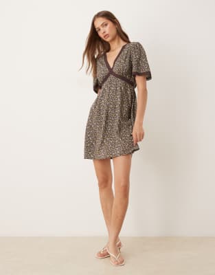 lace trim mini dress in chocolate micro floral-Brown
