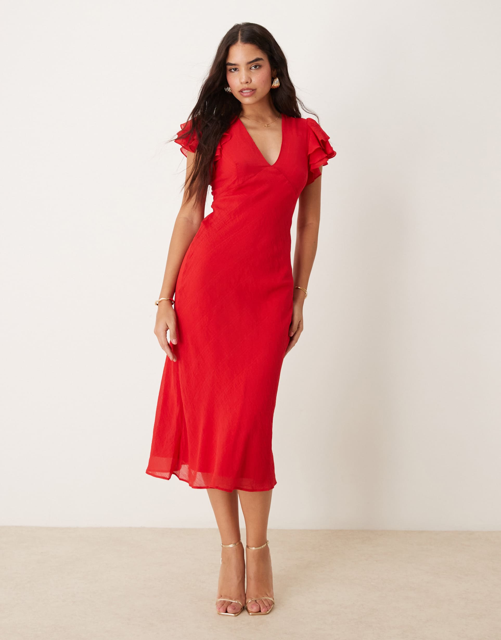 nobody's child layla v neck midaxi dress with ruffle shoulders in red