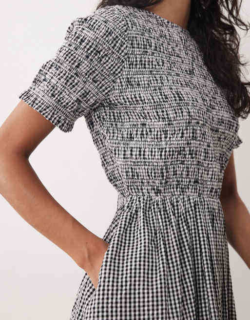 Nobody's Child Leah bow back detailing shirred mini dress in black gingham, 4 of 4