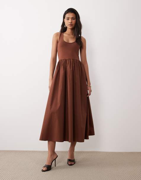 Nobody's Child – Lexie – Midaxi-Kleid aus Jersey-Popeline in Braun mit U-Ausschnitt - view 1