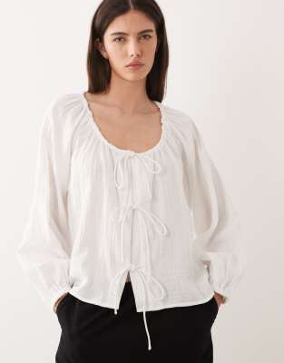 Nobody's Child Lumen Cheesecloth Scoop Neck Balloon Sleeve Bow Detail Top In White