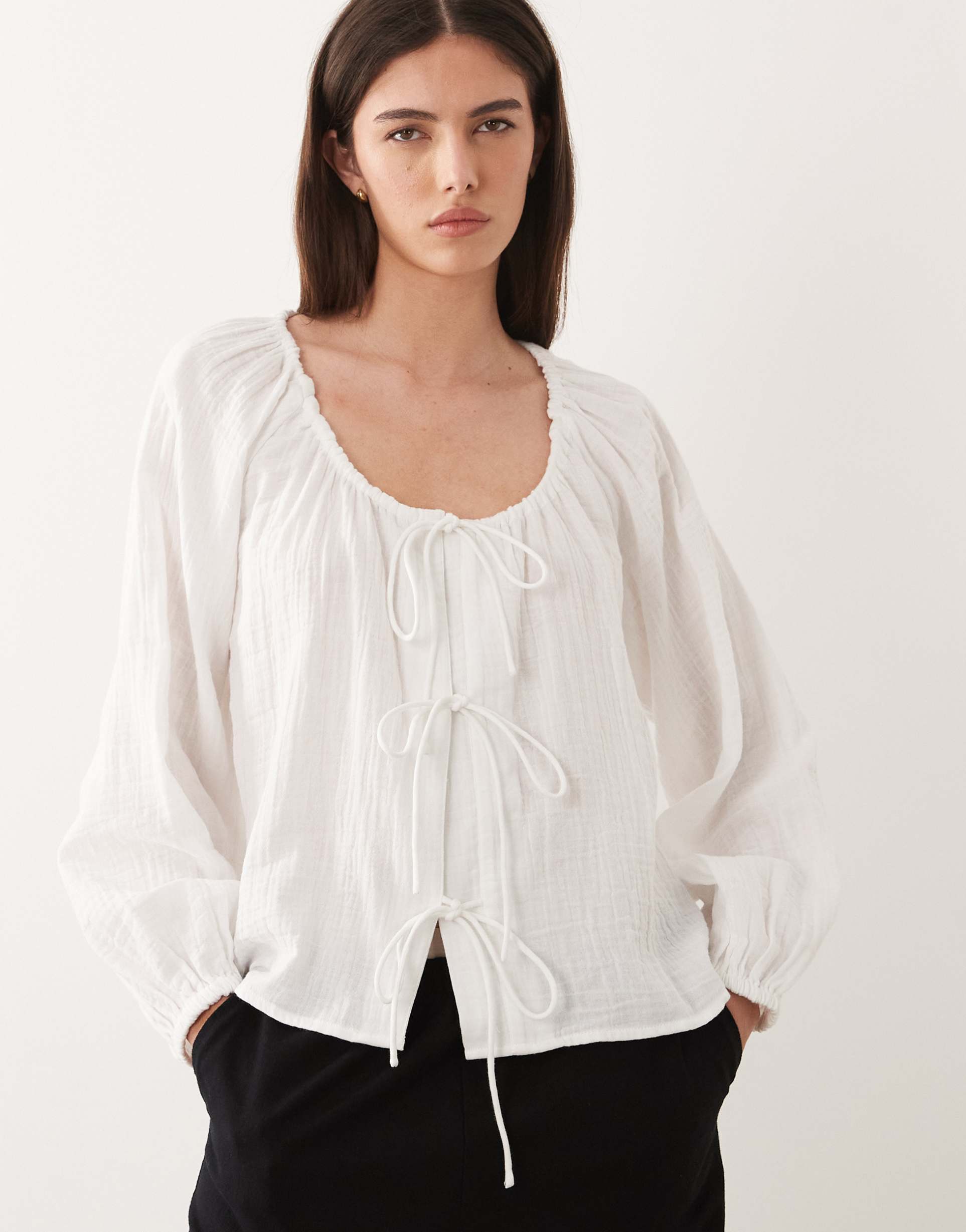 nobody's child lumen cheesecloth scoop neck balloon sleeve bow detail top in white
