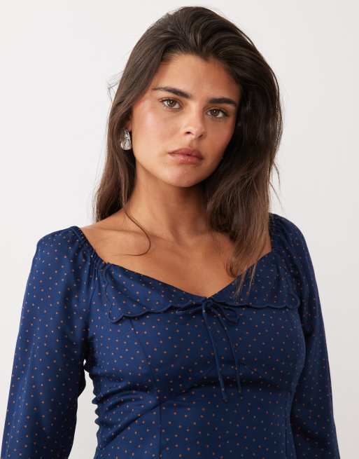 Nobody's Child Lyon vestito mini in satin con scollo a cuore e maniche svasate a pois blu, 4 di 4