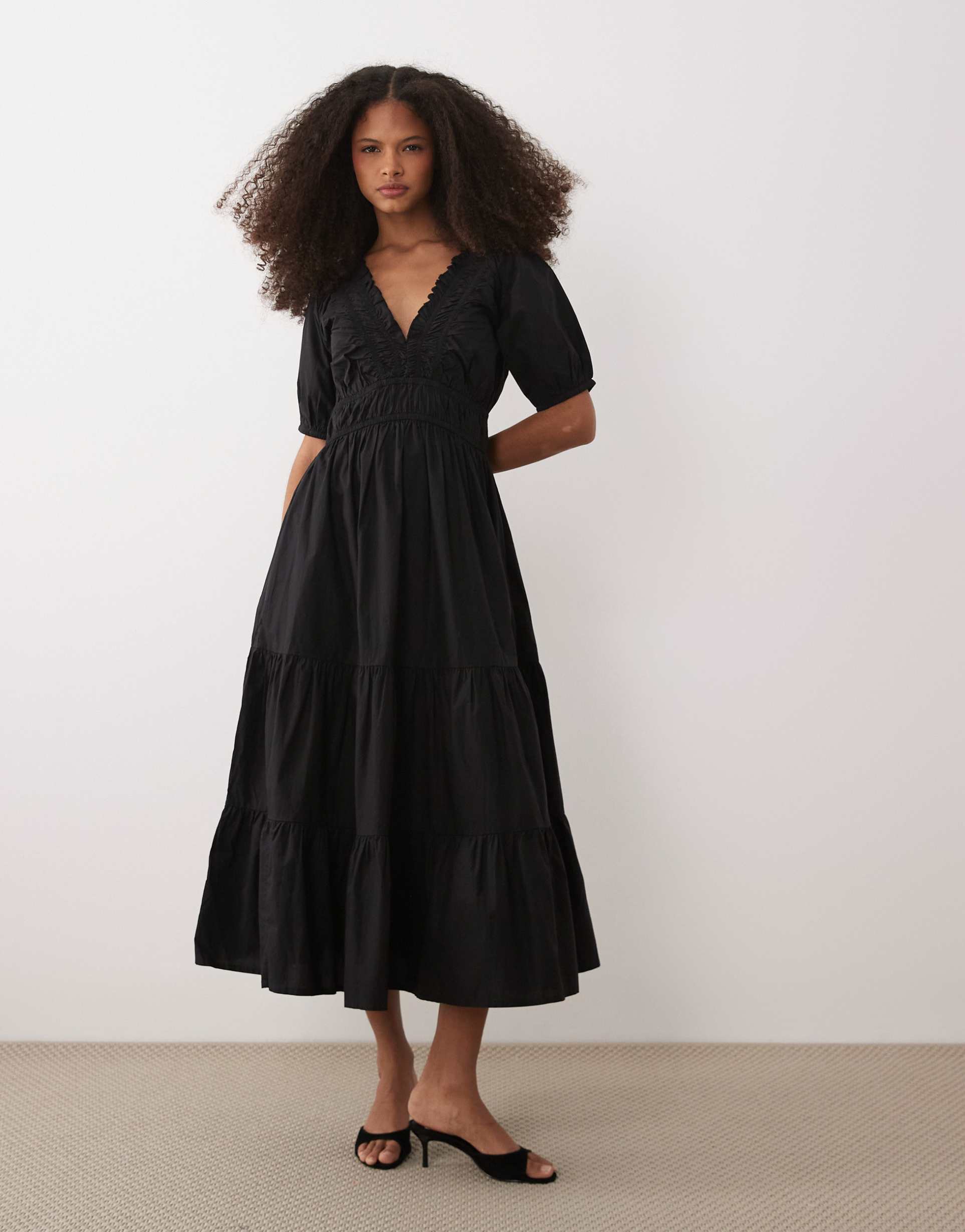 nobody's child madison cotton v-neck puff sleeve midi dress in black