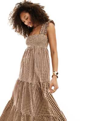 Nobody's Child - Maya - Gerafftes Midaxi-Kleid mit Vichykaromuster in Braun-Brown