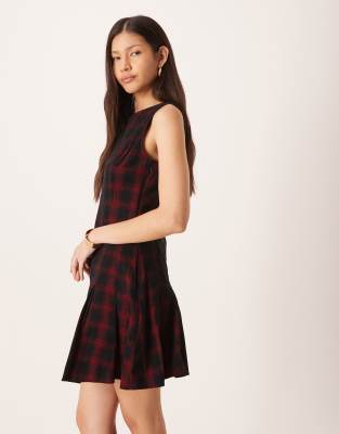 Nobody's Child - Merida - Elegantes, kariertes Latzkleid in Rot mit Faltenrock