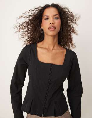 Minerva pleat top in black